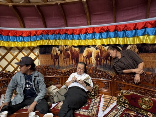 “走遍中国”写生那达慕:探寻草原文化密码